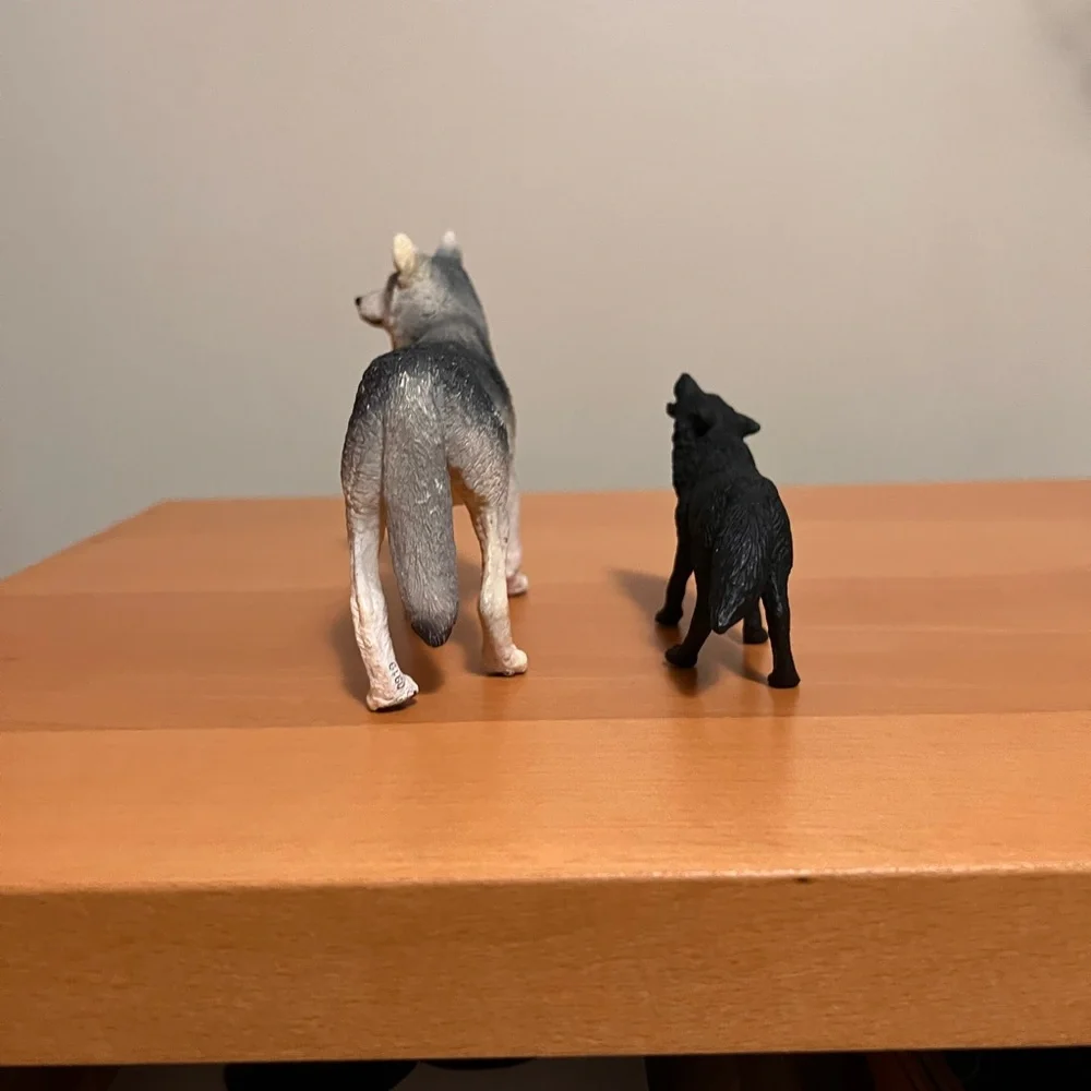 2 plastic wolf lot